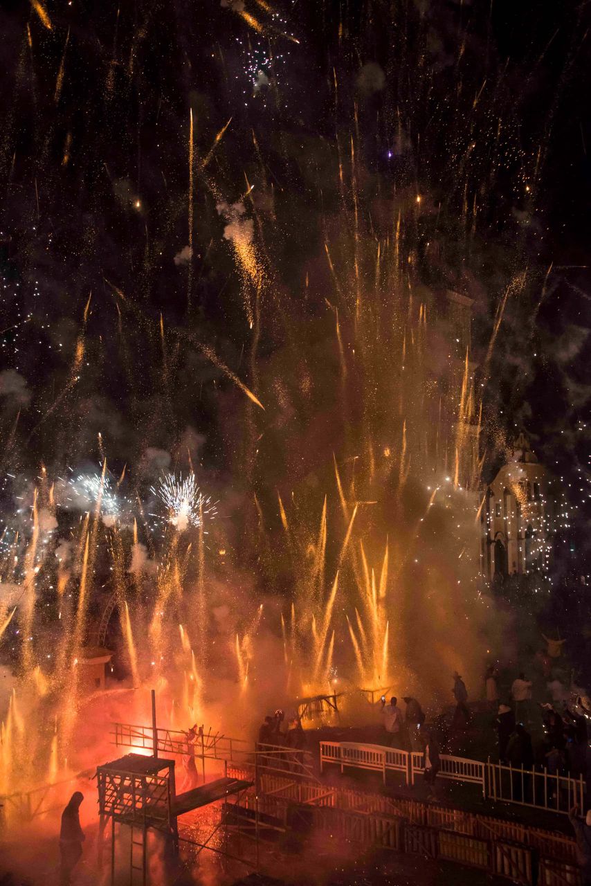 fuegos artificiales en las parrandas de Zulueta